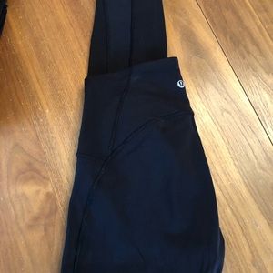 Lulu lemon 3/4 leggings black size 6